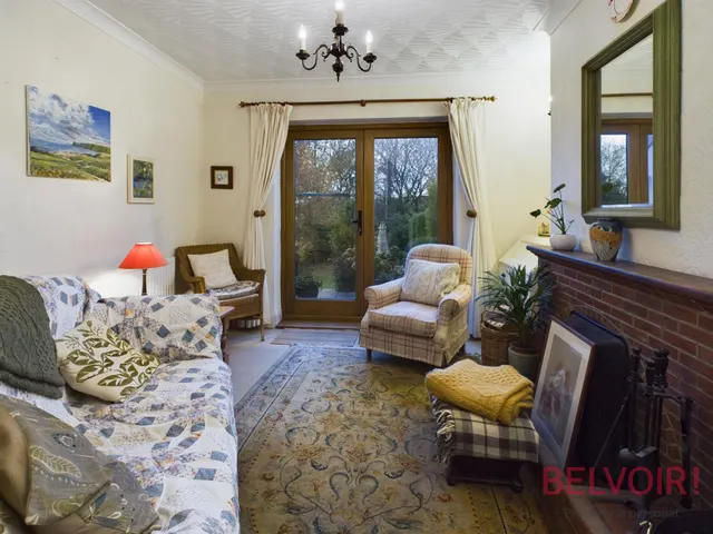 High Lane, Brown Edge, ST6, photo 2