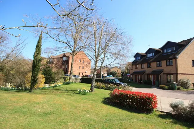Photo 3 — Manor Fields, Horsham