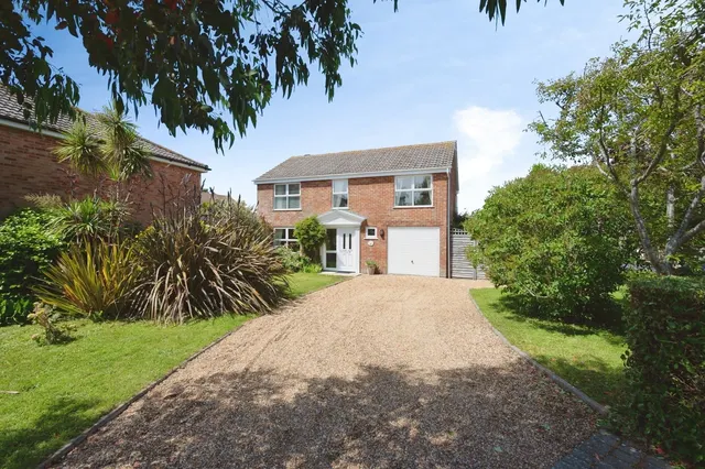 Bracklesham Road, Hayling Island, PO11, photo 1