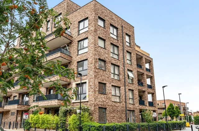 Troubridge Square, London, E17, photo 1