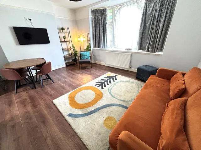 Bank Street, Ashford, TN23, photo 1
