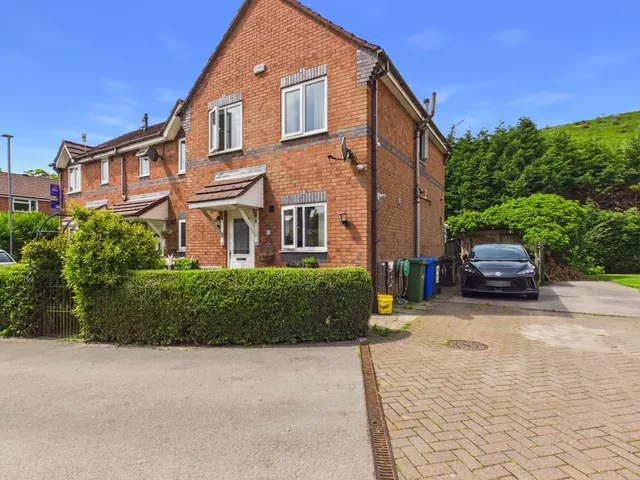 Brooklands Close, Mossley, OL5, photo 1