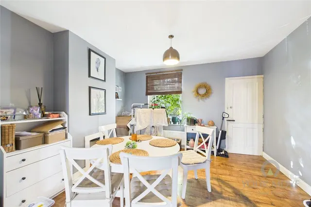 Symington Street, St James, NN5, photo 3