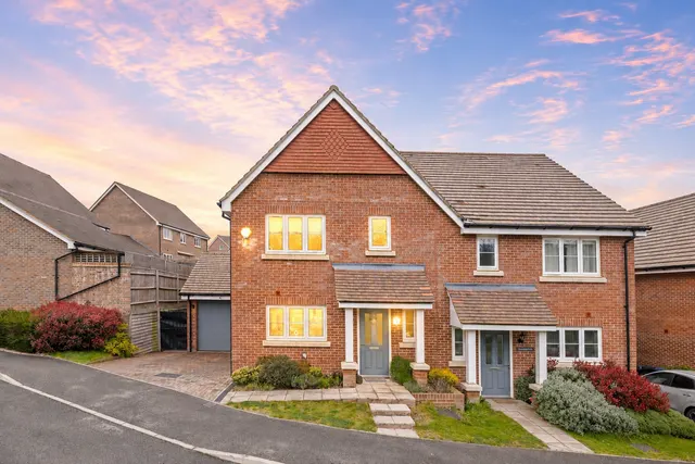 Kilnwood Avenue, Haywards Heath, photo 1