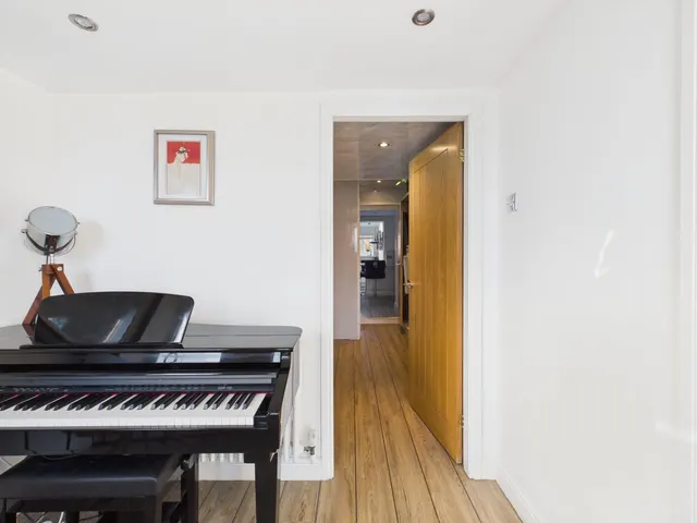 Reid Close, Denton, M34, photo 3
