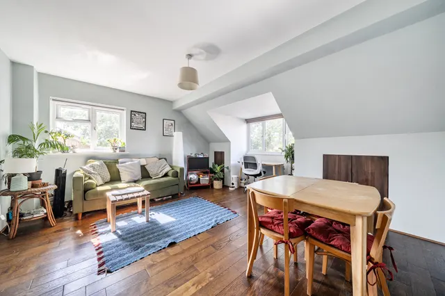 Photo 2 — 8 Pavilion Court, 54b Longthornton Road, London