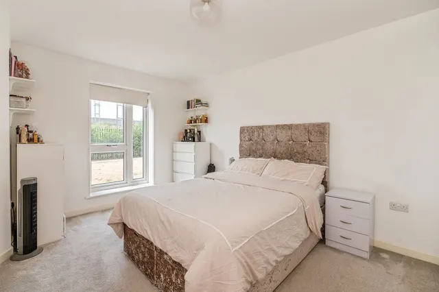 Photo 2 — Heriot Road, RAINHAM, Essex, RM13