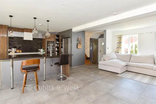 The Spinney, Pulborough, RH20, photo 3