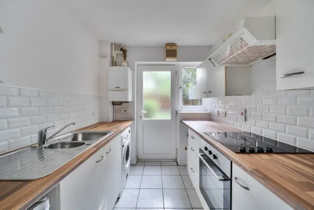 Photo 3 — Rillington Gardens, Emerson Valley, Milton Keynes, Buckinghamshire, MK4 2EB