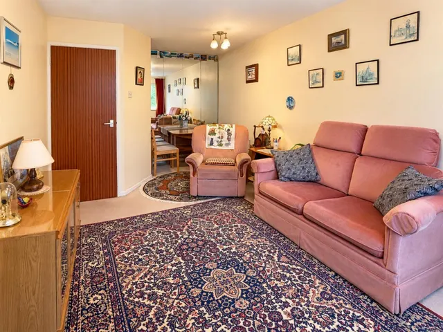 Crendon Court, Caversham, photo 3