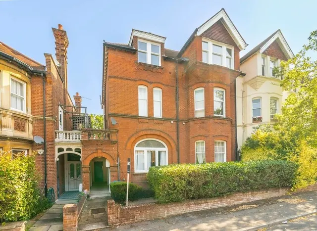 Claremont Gardens, Surbiton, KT6, photo 1