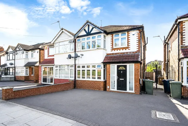 Culver Grove, Stanmore, HA7, photo 1