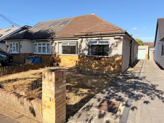 Cranham Gardens, Upminster, Essex RM14 1JW, photo 1