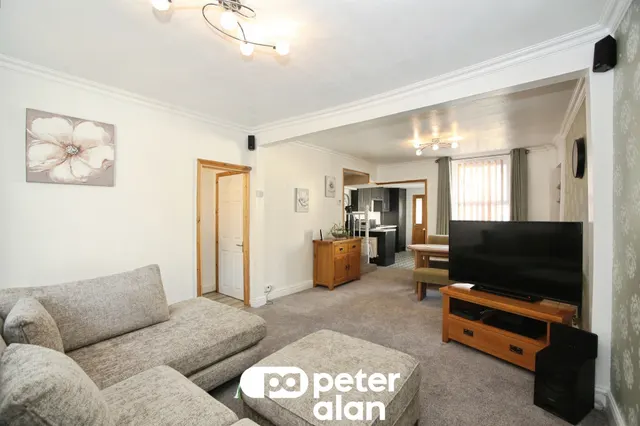High Street, Newport, NP11, photo 3
