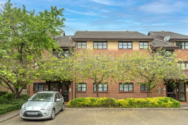 41 Ash Walk, Wembley, photo 1