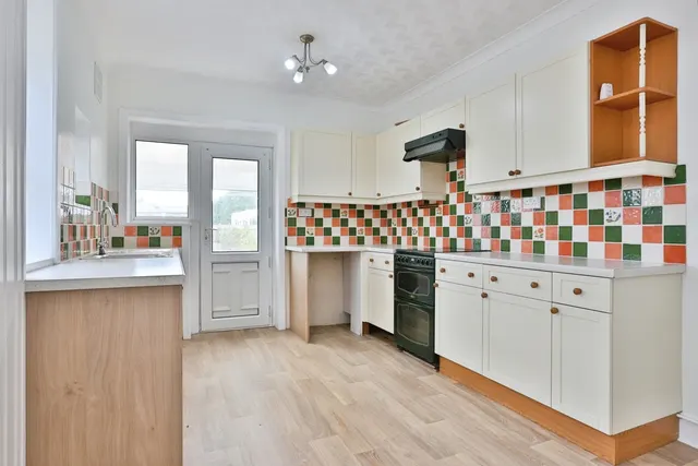 Muscliffe Lane, Throop Village, BH9, photo 3