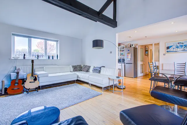 Photo 2 — Berry Lane, West Dulwich, SE21 8AR