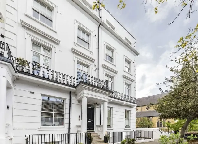 Earls Court Road, Kensington, W8, photo 1