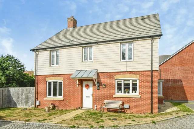 Queens Close, Watchfield, SN6, photo 1