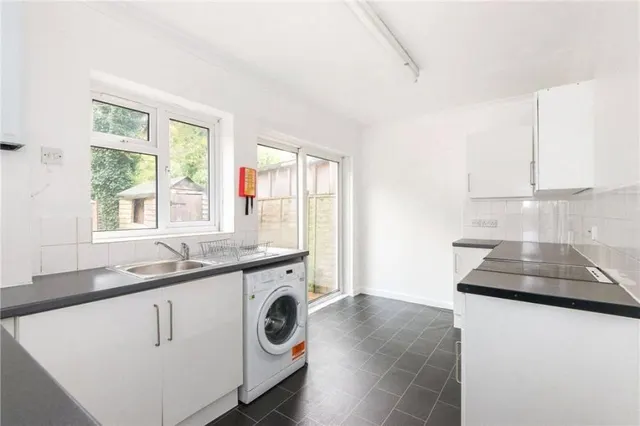 Gordon Avenue, Winchester, SO23, photo 2