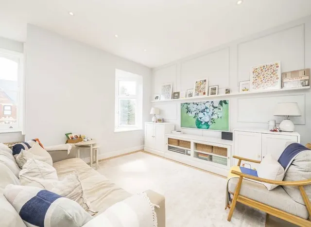 Photo 2 — Twyford Avenue, Acton, W3