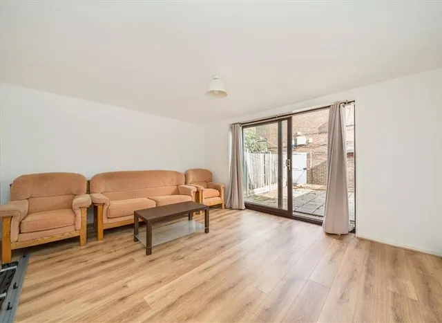 Burrage Road, Blackheath, SE18, photo 3