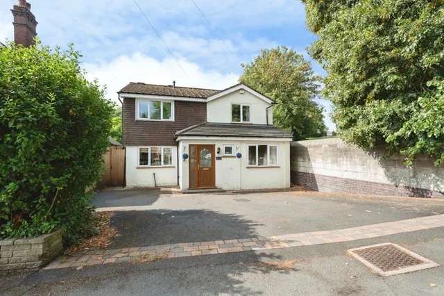 St. James's Road, Dudley, photo 1
