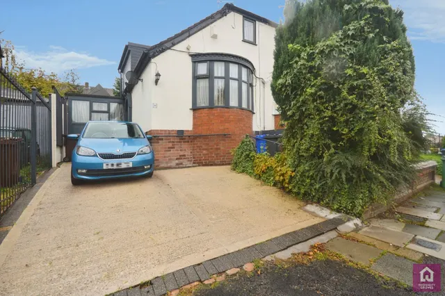 Woodward Road, Prestwich, M25, photo 1