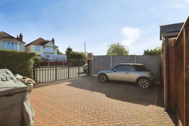 Spring Grove Crescent, Kidderminster, DY11, photo 3