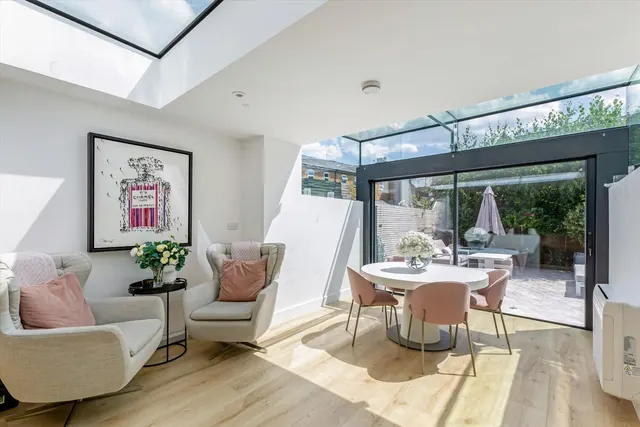 Vicarage Crescent, London, SW11, photo 3