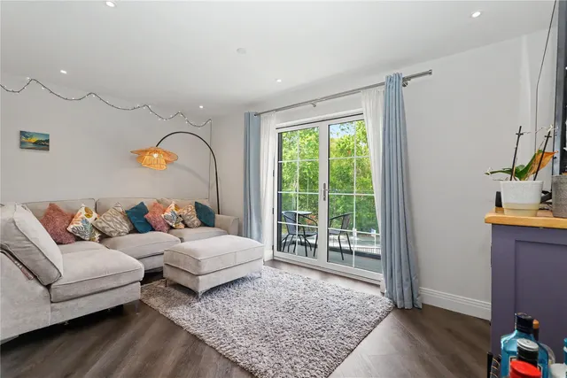 Monument Road, Woking, GU21, photo 3