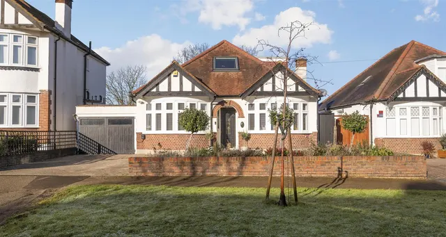 Elgar Avenue, Surbiton KT5 9JY, photo 1