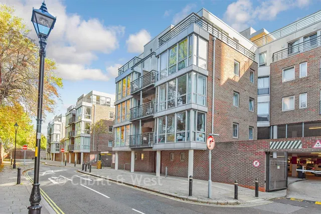 Admiralty Road, Portsmouth, PO1, photo 1