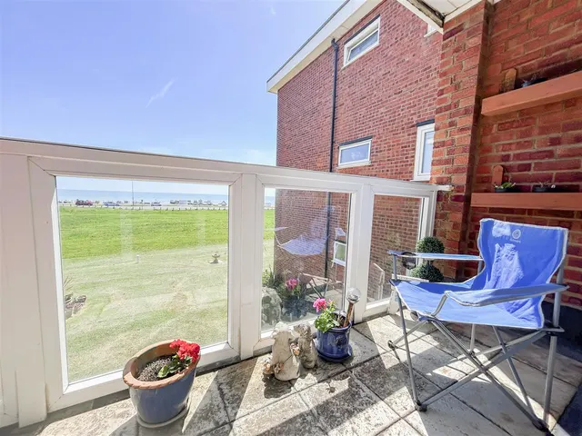 Photo 3 — Sutton Place, Bexhill-On-Sea, TN40 1PF