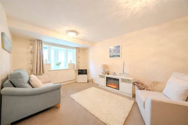 Claremont Gardens, Farsley, LS28, photo 2