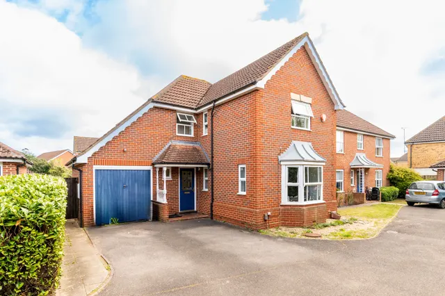 70 Moor Furlong, Slough, photo 1