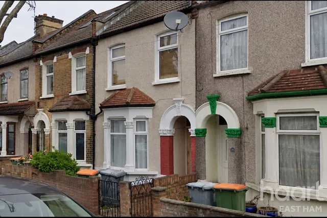 Benson Avenue, E6, photo 1