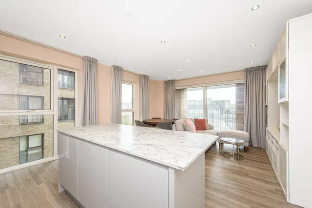 Photo 2 — Flat 35, Citrine House, London