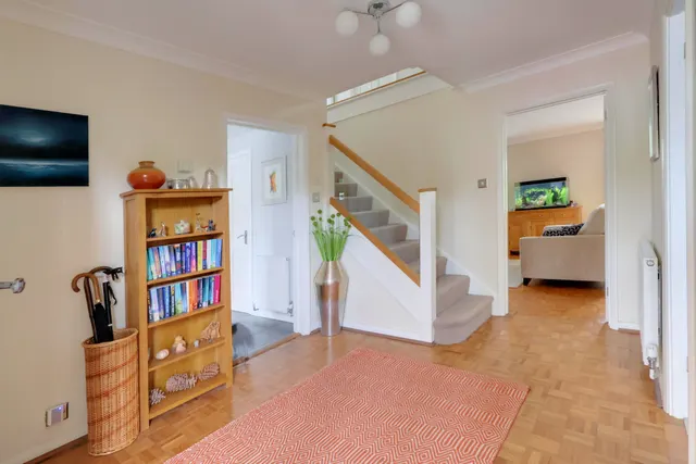Photo 2 — 93b Hartland Way, Croydon, Croydon, CR0 8RJ