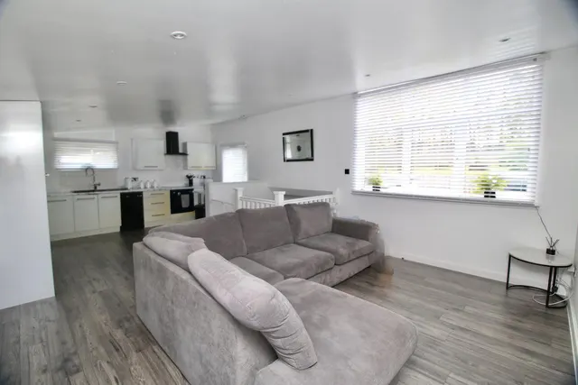Photo 3 — Darroch Way, Cumbernauld, G67 1QB
