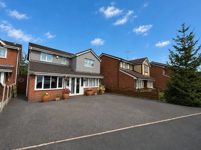 Appledore Grove, Stoke-On-Trent, ST6, photo 1