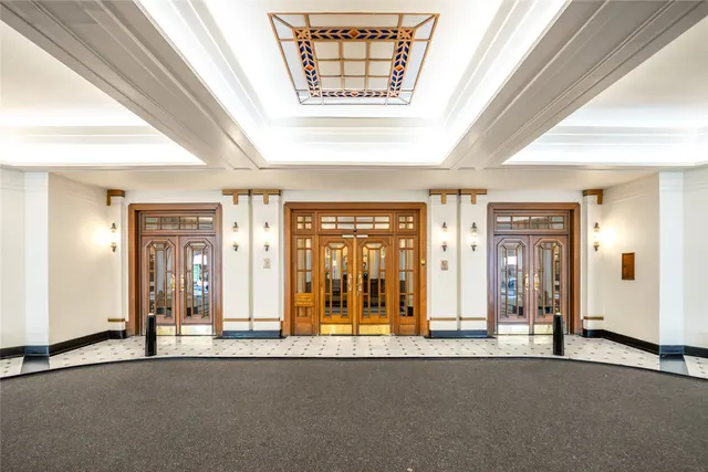 Berkeley Court, Baker Street, London, NW1, photo 1