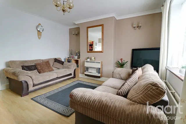 Hazlemere Road, Slough, SL2, photo 1
