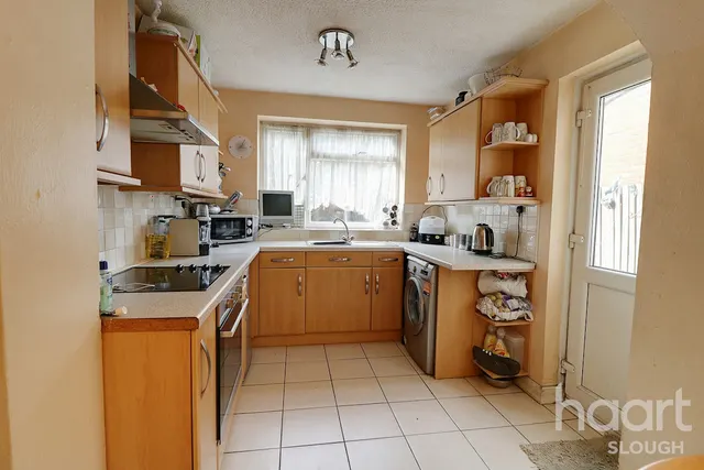 Hazlemere Road, Slough, SL2, photo 3