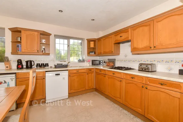 Charlock Way, Southwater, RH13, photo 2