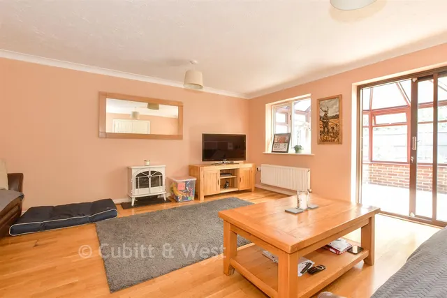 Charlock Way, Southwater, RH13, photo 3