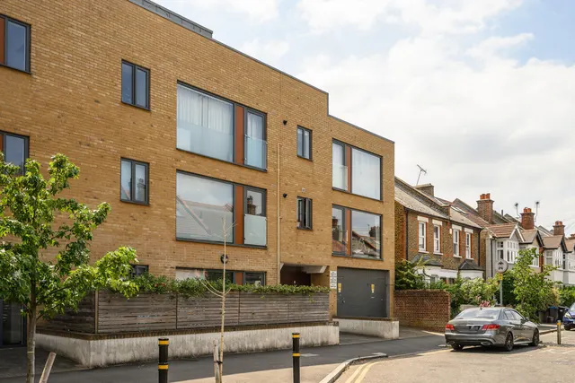 1 bedroom flat, Topham Yard, Wimbledon, SW19