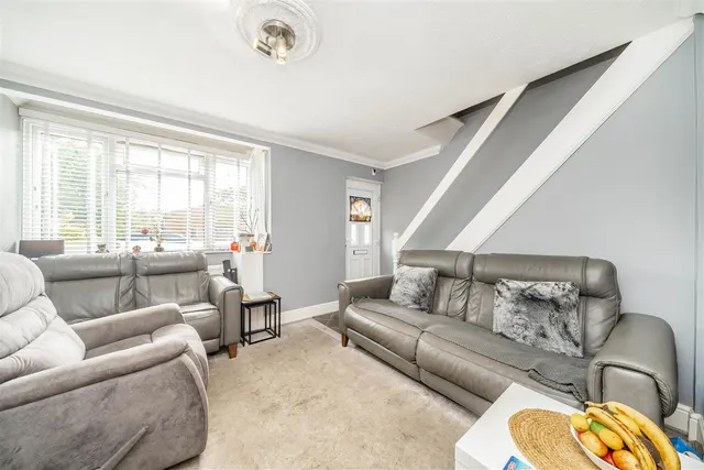 Hilliards Road, Uxbridge, UB8, photo 2