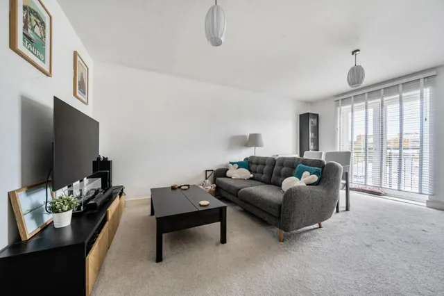 Coxhill Way, Aylesbury, HP21, photo 3