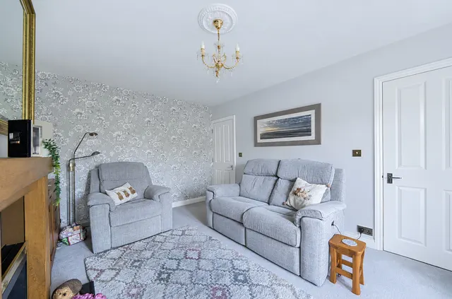 Warrington Road, Paddock Wood, TN12, photo 3